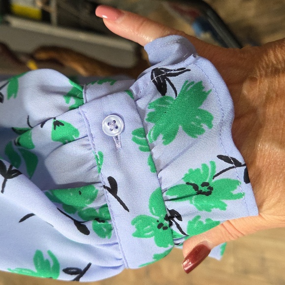 ANN TAYLOR RUFFLE BUTTON TOP - Picture 4 of 11